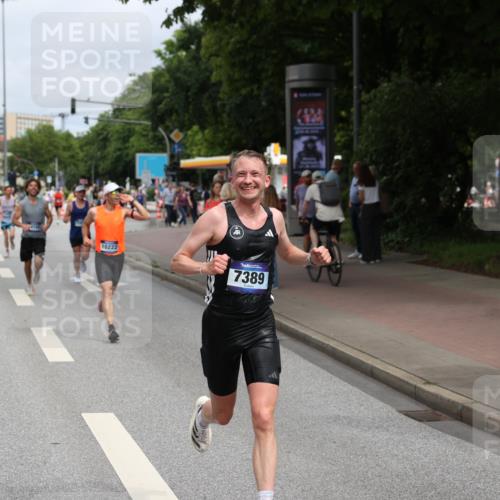 29.06.2025 - hella hamburg halbmarathon Yannick Fuchs http://msf.ph/oto/8169184 29.06.2025 10:23:42 20KM 1953, 2604, 3968, 5328, 6090, 7389, 8473, 10222, 10351, 10486, 14140, 15655, 15883, 16711, 17213, 17374, 17428, 17488, 18763 meine-sportfotos.de
