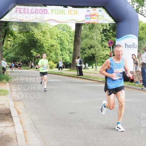 29.06.2025 - hella hamburg halbmarathon MichiJ http://msf.ph/oto/8169192 29.06.2025 10:14:47 Zwischen KM18-KM19 5612, 14506, 17752 meine-sportfotos.de