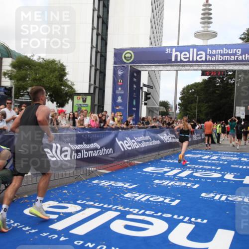 29.06.2025 - hella hamburg halbmarathon Michael Strokosch http://msf.ph/oto/8169224 29.06.2025 10:36:29 Ziel 8084, 9296, 10404, 10680, 10852, 11304, 12051, 12916, 14075, 17192, 18062 meine-sportfotos.de
