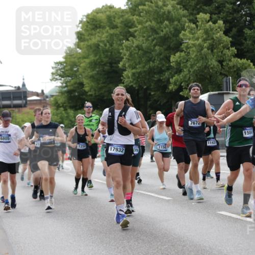 29.06.2025 - hella hamburg halbmarathon Jannik Wohlers http://msf.ph/oto/8169287 29.06.2025 10:21:22 Lombardsbrücke 1072, 1158, 1191, 1250, 1668, 1958, 2172, 2315, 2353, 2529, 3606, 3995, 4046, 4289, 4375, 4376, 5122, 5759, 5957, 6086, 6475, 6676, 6805, 7075, 7612, 7672, 8286, 8715, 8896, 8959, 9002, 9062, 9326, 9369, 9483, 9635, 10019, 10125, 10210, 10787, 11424, 11425, 12041, 12402, 12659, 13477, 13604, 13937, 14278, 15104, 16762, 16781, 17903, 17932, 18439, 19099 meine-sportfotos.de