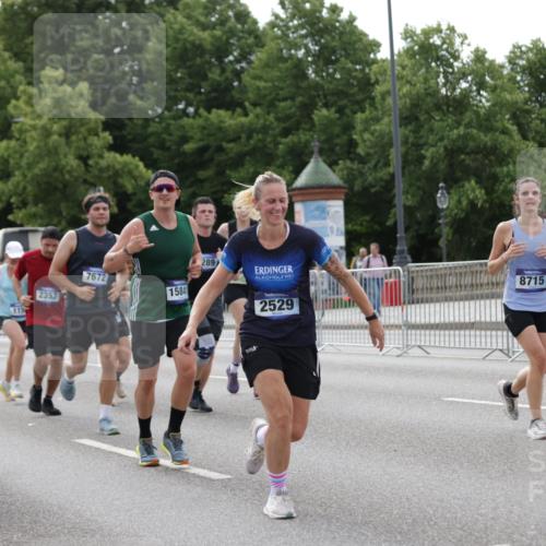 29.06.2025 - hella hamburg halbmarathon Jannik Wohlers http://msf.ph/oto/8169303 29.06.2025 10:21:22 Lombardsbrücke 1072, 1158, 1191, 1250, 1668, 1958, 2172, 2315, 2353, 2529, 3606, 3995, 4046, 4289, 4375, 4376, 5122, 5759, 5957, 6086, 6475, 6676, 6805, 7075, 7612, 7672, 8286, 8715, 8896, 8959, 9002, 9062, 9326, 9369, 9483, 9635, 10019, 10125, 10210, 10787, 11424, 11425, 12041, 12402, 12659, 13477, 13604, 13937, 14278, 15104, 16762, 16781, 17903, 17932, 18439, 19099 meine-sportfotos.de