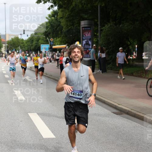29.06.2025 - hella hamburg halbmarathon Yannick Fuchs http://msf.ph/oto/8169312 29.06.2025 10:23:46 20KM 1827, 1953, 2604, 3968, 5328, 6090, 7389, 8473, 10222, 10351, 10486, 14140, 15655, 16711, 17213, 17374, 17428, 17488, 18763 meine-sportfotos.de