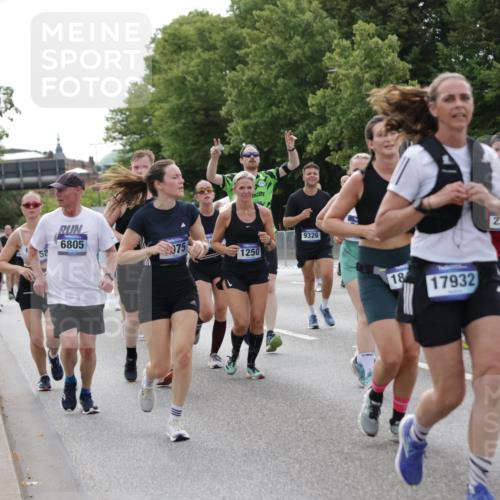 29.06.2025 - hella hamburg halbmarathon Jannik Wohlers http://msf.ph/oto/8169410 29.06.2025 10:21:24 Lombardsbrücke 1158, 1191, 1250, 1668, 1958, 2172, 2315, 2353, 2529, 3606, 3995, 4046, 4289, 4375, 4376, 5122, 5641, 5759, 5957, 6086, 6475, 6676, 6805, 7075, 7162, 7612, 7672, 8715, 8896, 8959, 9002, 9062, 9326, 9369, 9635, 10019, 10125, 10210, 10787, 11424, 11425, 12041, 12402, 12659, 13477, 13604, 14278, 15104, 16762, 16781, 16796, 17903, 17932, 18439, 19099 meine-sportfotos.de