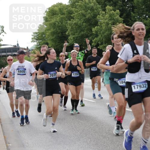 29.06.2025 - hella hamburg halbmarathon Jannik Wohlers http://msf.ph/oto/8169423 29.06.2025 10:21:24 Lombardsbrücke 1158, 1191, 1250, 1668, 1958, 2172, 2315, 2353, 2529, 3606, 3995, 4046, 4289, 4375, 4376, 5122, 5641, 5759, 5957, 6086, 6475, 6676, 6805, 7075, 7162, 7612, 7672, 8715, 8896, 8959, 9002, 9062, 9326, 9369, 9635, 10019, 10125, 10210, 10787, 11424, 11425, 12041, 12402, 12659, 13477, 13604, 14278, 15104, 16762, 16781, 16796, 17903, 17932, 18439, 19099 meine-sportfotos.de