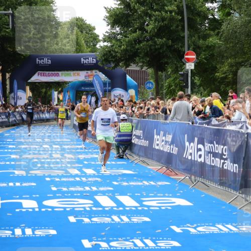 29.06.2025 - hella hamburg halbmarathon Zöllner http://msf.ph/oto/8169456 29.06.2025 10:20:53 Ziel 11210, 14766, 16988, 17402 meine-sportfotos.de