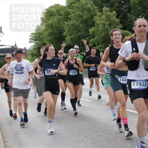 29.06.2025 - hella hamburg halbmarathon Jannik Wohlers http://msf.ph/oto/8169467 29.06.2025 10:21:24 Lombardsbrücke 1158, 1191, 1250, 1668, 1958, 2172, 2315, 2353, 2529, 3606, 3995, 4046, 4289, 4375, 4376, 5122, 5641, 5759, 5957, 6086, 6475, 6676, 6805, 7075, 7162, 7612, 7672, 8715, 8896, 8959, 9002, 9062, 9326, 9369, 9635, 10019, 10125, 10210, 10787, 11424, 11425, 12041, 12402, 12659, 13477, 13604, 14278, 15104, 16762, 16781, 16796, 17903, 17932, 18439, 19099 meine-sportfotos.de