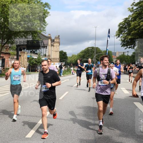 29.06.2025 - hella hamburg halbmarathon Yannick Fuchs http://msf.ph/oto/8169471 29.06.2025 10:41:01 20KM 1689, 2222, 2623, 3087, 4091, 4237, 4497, 5459, 5472, 6373, 6421, 6691, 6978, 7335, 8023, 8142, 8482, 8981, 9232, 9386, 9497, 9529, 9786, 9794, 10208, 10211, 11077, 11185, 11858, 12171, 12269, 12579, 12651, 12808, 12891, 13554, 13698, 13728, 13940, 14045, 14415, 14449, 14541, 14722, 15026, 15149, 15157, 15206, 15611, 15684, 15900, 16081, 16127, 16136, 16466, 16475, 17008, 17281, 17353, 17461, 17492, 17669, 17865, 18118 meine-sportfotos.de