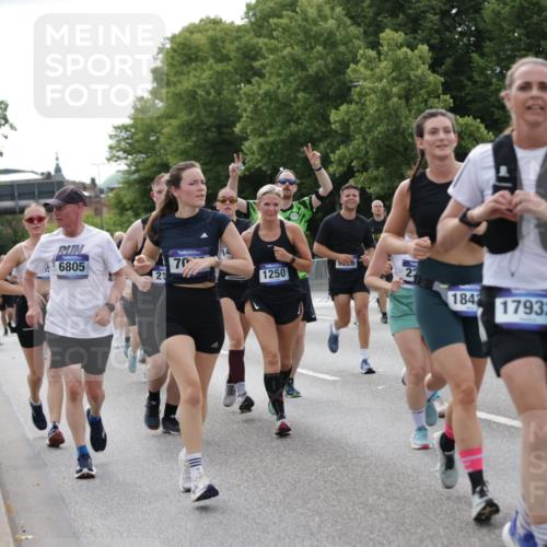 29.06.2025 - hella hamburg halbmarathon Jannik Wohlers http://msf.ph/oto/8169474 29.06.2025 10:21:24 Lombardsbrücke 1158, 1191, 1250, 1668, 1958, 2172, 2315, 2353, 2529, 3606, 3995, 4046, 4289, 4375, 4376, 5122, 5641, 5759, 5957, 6086, 6475, 6676, 6805, 7075, 7162, 7612, 7672, 8715, 8896, 8959, 9002, 9062, 9326, 9369, 9635, 10019, 10125, 10210, 10787, 11424, 11425, 12041, 12402, 12659, 13477, 13604, 14278, 15104, 16762, 16781, 16796, 17903, 17932, 18439, 19099 meine-sportfotos.de