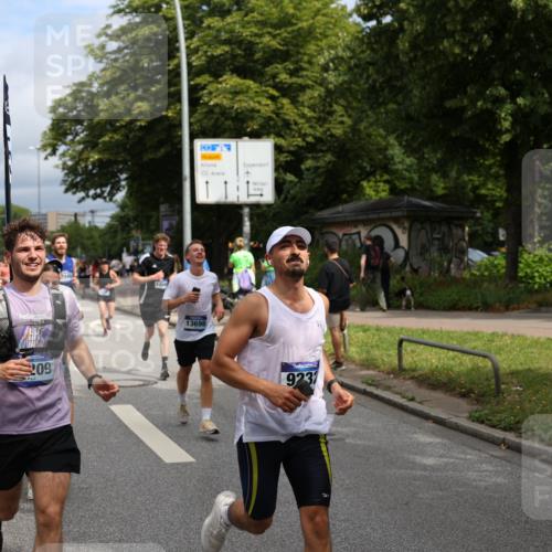 29.06.2025 - hella hamburg halbmarathon Yannick Fuchs http://msf.ph/oto/8169489 29.06.2025 10:41:02 20KM 1689, 2222, 2623, 3087, 4091, 4237, 4497, 5459, 5472, 6373, 6421, 6978, 8023, 8142, 8482, 8981, 9232, 9386, 9497, 9529, 9786, 9794, 10208, 10211, 11077, 11185, 11858, 12171, 12269, 12651, 12808, 12891, 13554, 13698, 13728, 13940, 14045, 14415, 14449, 14541, 14722, 15026, 15149, 15157, 15206, 15611, 15684, 15900, 16081, 16127, 16136, 16466, 16475, 17008, 17281, 17353, 17461, 17669, 17718, 17865, 18118 meine-sportfotos.de