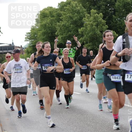 29.06.2025 - hella hamburg halbmarathon Jannik Wohlers http://msf.ph/oto/8169514 29.06.2025 10:21:24 Lombardsbrücke 1158, 1191, 1250, 1668, 1958, 2172, 2315, 2353, 2529, 3606, 3995, 4046, 4289, 4375, 4376, 5122, 5641, 5759, 5957, 6086, 6475, 6676, 6805, 7075, 7162, 7612, 7672, 8715, 8896, 8959, 9002, 9062, 9326, 9369, 9635, 10019, 10125, 10210, 10787, 11424, 11425, 12041, 12402, 12659, 13477, 13604, 14278, 15104, 16762, 16781, 16796, 17903, 17932, 18439, 19099 meine-sportfotos.de