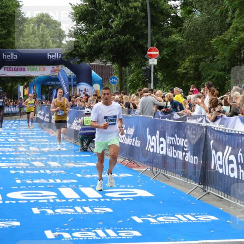 29.06.2025 - hella hamburg halbmarathon Zöllner http://msf.ph/oto/8169531 29.06.2025 10:20:54 Ziel 11210, 14766, 16988, 17402 meine-sportfotos.de