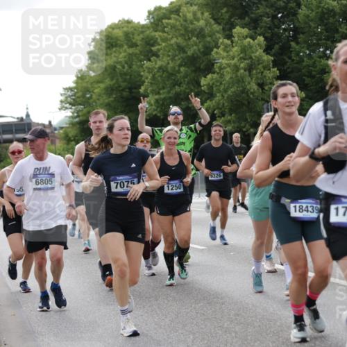 29.06.2025 - hella hamburg halbmarathon Jannik Wohlers http://msf.ph/oto/8169537 29.06.2025 10:21:24 Lombardsbrücke 1158, 1191, 1250, 1668, 1958, 2172, 2315, 2353, 2529, 3606, 3995, 4046, 4289, 4375, 4376, 5122, 5641, 5759, 5957, 6086, 6475, 6676, 6805, 7075, 7162, 7612, 7672, 8715, 8896, 8959, 9002, 9062, 9326, 9369, 9635, 10019, 10125, 10210, 10787, 11424, 11425, 12041, 12402, 12659, 13477, 13604, 14278, 15104, 16762, 16781, 16796, 17903, 17932, 18439, 19099 meine-sportfotos.de