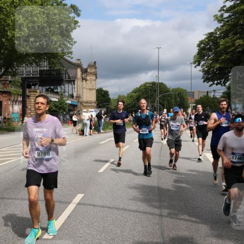 29.06.2025 - hella hamburg halbmarathon Yannick Fuchs http://msf.ph/oto/8169539 29.06.2025 10:41:02 20KM 1689, 2222, 2623, 3087, 4091, 4237, 4497, 5459, 5472, 6373, 6421, 6978, 8023, 8142, 8482, 8981, 9232, 9386, 9497, 9529, 9786, 9794, 10208, 10211, 11077, 11185, 11858, 12171, 12269, 12651, 12808, 12891, 13554, 13698, 13728, 13940, 14045, 14415, 14449, 14541, 14722, 15026, 15149, 15157, 15206, 15611, 15684, 15900, 16081, 16127, 16136, 16466, 16475, 17008, 17281, 17353, 17461, 17669, 17718, 17865, 18118 meine-sportfotos.de