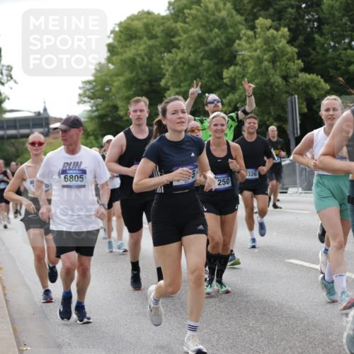 29.06.2025 - hella hamburg halbmarathon Jannik Wohlers http://msf.ph/oto/8169568 29.06.2025 10:21:25 Lombardsbrücke 1158, 1191, 1250, 1294, 1668, 1958, 2172, 2315, 2353, 2529, 3606, 3995, 4046, 4289, 4375, 4376, 5641, 5759, 5957, 6086, 6475, 6676, 6805, 7075, 7162, 7612, 7672, 8715, 8896, 8959, 9002, 9062, 9326, 9635, 10019, 10125, 10210, 10787, 11424, 11425, 12041, 12402, 12659, 13477, 13604, 14278, 15104, 16143, 16762, 16781, 16796, 17903, 17932, 18439, 19099 meine-sportfotos.de