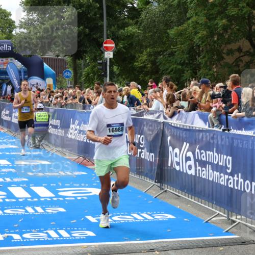 29.06.2025 - hella hamburg halbmarathon Zöllner http://msf.ph/oto/8169572 29.06.2025 10:20:54 Ziel 11210, 14766, 16988, 17402 meine-sportfotos.de