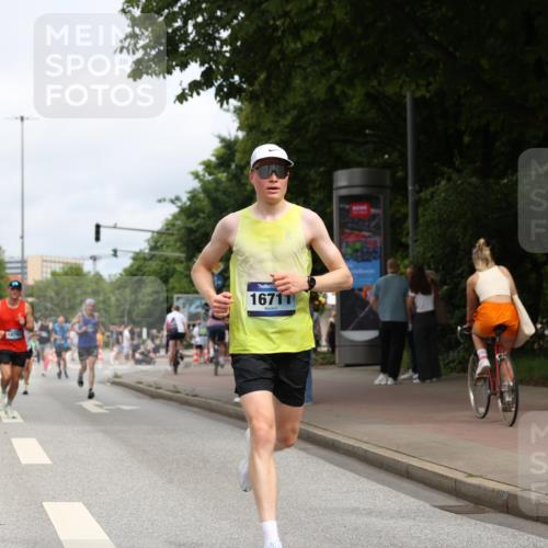 29.06.2025 - hella hamburg halbmarathon Yannick Fuchs http://msf.ph/oto/8169605 29.06.2025 10:23:54 20KM 1827, 3968, 5328, 6090, 8473, 10222, 10351, 10486, 14140, 15655, 16711, 17213, 17374, 17428, 17488, 18763 meine-sportfotos.de
