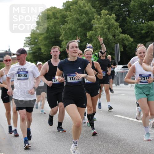 29.06.2025 - hella hamburg halbmarathon Jannik Wohlers http://msf.ph/oto/8169640 29.06.2025 10:21:25 Lombardsbrücke 1158, 1191, 1250, 1294, 1668, 1958, 2172, 2315, 2353, 2529, 3606, 3995, 4046, 4289, 4375, 4376, 5641, 5759, 5957, 6086, 6475, 6676, 6805, 7075, 7162, 7612, 7672, 8715, 8896, 8959, 9002, 9062, 9326, 9635, 10019, 10125, 10210, 10787, 11424, 11425, 12041, 12402, 12659, 13477, 13604, 14278, 15104, 16143, 16762, 16781, 16796, 17903, 17932, 18439, 19099 meine-sportfotos.de