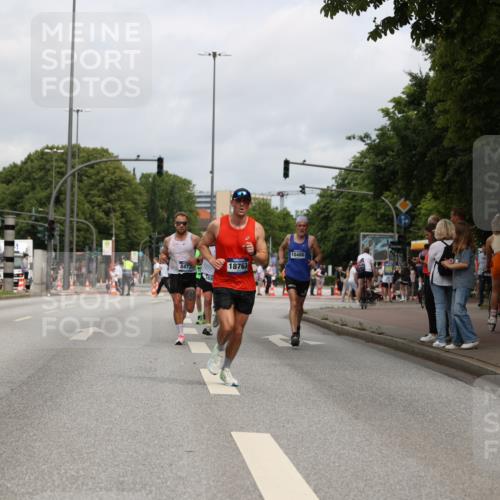 29.06.2025 - hella hamburg halbmarathon Yannick Fuchs http://msf.ph/oto/8169676 29.06.2025 10:23:55 20KM 1827, 3968, 5328, 6090, 8473, 10351, 10486, 14140, 15655, 16711, 17213, 17374, 17428, 17488, 18763 meine-sportfotos.de