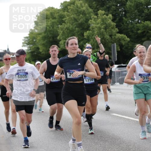 29.06.2025 - hella hamburg halbmarathon Jannik Wohlers http://msf.ph/oto/8169678 29.06.2025 10:21:25 Lombardsbrücke 1158, 1191, 1250, 1294, 1668, 1958, 2172, 2315, 2353, 2529, 3606, 3995, 4046, 4289, 4375, 4376, 5641, 5759, 5957, 6086, 6475, 6676, 6805, 7075, 7162, 7612, 7672, 8715, 8896, 8959, 9002, 9062, 9326, 9635, 10019, 10125, 10210, 10787, 11424, 11425, 12041, 12402, 12659, 13477, 13604, 14278, 15104, 16143, 16762, 16781, 16796, 17903, 17932, 18439, 19099 meine-sportfotos.de