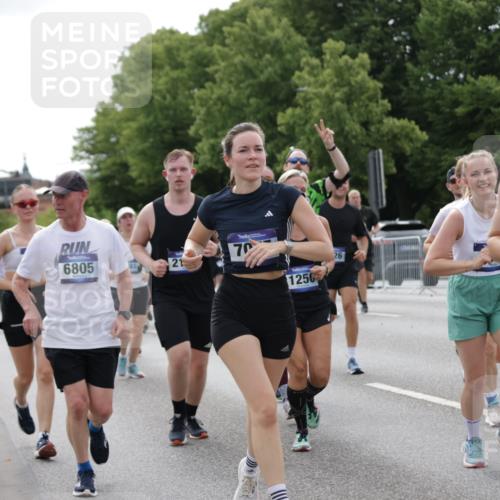 29.06.2025 - hella hamburg halbmarathon Jannik Wohlers http://msf.ph/oto/8169714 29.06.2025 10:21:25 Lombardsbrücke 1158, 1191, 1250, 1294, 1668, 1958, 2172, 2315, 2353, 2529, 3606, 3995, 4046, 4289, 4375, 4376, 5641, 5759, 5957, 6086, 6475, 6676, 6805, 7075, 7162, 7612, 7672, 8715, 8896, 8959, 9002, 9062, 9326, 9635, 10019, 10125, 10210, 10787, 11424, 11425, 12041, 12402, 12659, 13477, 13604, 14278, 15104, 16143, 16762, 16781, 16796, 17903, 17932, 18439, 19099 meine-sportfotos.de