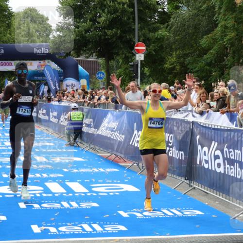 29.06.2025 - hella hamburg halbmarathon Zöllner http://msf.ph/oto/8169717 29.06.2025 10:20:59 Ziel 11210, 14766, 19075 meine-sportfotos.de