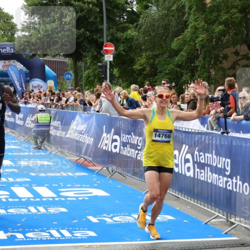 29.06.2025 - hella hamburg halbmarathon Zöllner http://msf.ph/oto/8169734 29.06.2025 10:20:59 Ziel 11210, 14766, 19075 meine-sportfotos.de