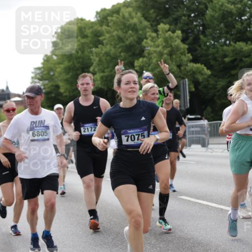 29.06.2025 - hella hamburg halbmarathon Jannik Wohlers http://msf.ph/oto/8169762 29.06.2025 10:21:25 Lombardsbrücke 1158, 1191, 1250, 1294, 1668, 1958, 2172, 2315, 2353, 2529, 3606, 3995, 4046, 4289, 4375, 4376, 5641, 5759, 5957, 6086, 6475, 6676, 6805, 7075, 7162, 7612, 7672, 8715, 8896, 8959, 9002, 9062, 9326, 9635, 10019, 10125, 10210, 10787, 11424, 11425, 12041, 12402, 12659, 13477, 13604, 14278, 15104, 16143, 16762, 16781, 16796, 17903, 17932, 18439, 19099 meine-sportfotos.de