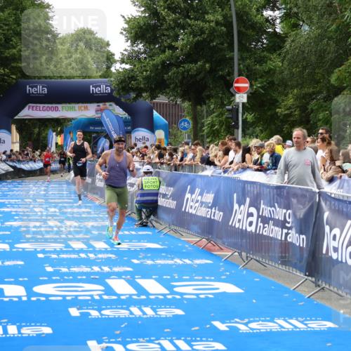 29.06.2025 - hella hamburg halbmarathon Zöllner http://msf.ph/oto/8169777 29.06.2025 10:21:02 Ziel 6530, 19075 meine-sportfotos.de