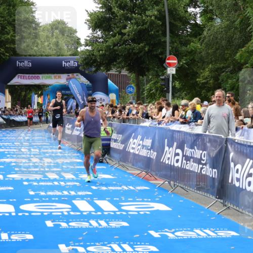 29.06.2025 - hella hamburg halbmarathon Zöllner http://msf.ph/oto/8169787 29.06.2025 10:21:03 Ziel 6530, 19075 meine-sportfotos.de