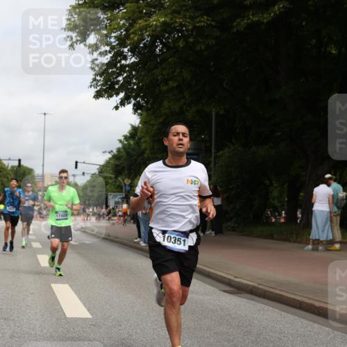 29.06.2025 - hella hamburg halbmarathon Yannick Fuchs http://msf.ph/oto/8169791 29.06.2025 10:24:00 20KM 1827, 2075, 5328, 6090, 8473, 8975, 10351, 10486, 16711, 17213, 17428, 18763, 19142 meine-sportfotos.de
