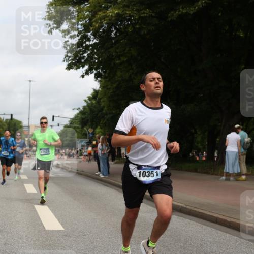 29.06.2025 - hella hamburg halbmarathon Yannick Fuchs http://msf.ph/oto/8169806 29.06.2025 10:24:00 20KM 1827, 2075, 5328, 6090, 8473, 8975, 10351, 10486, 16711, 17213, 17428, 18763, 19142 meine-sportfotos.de