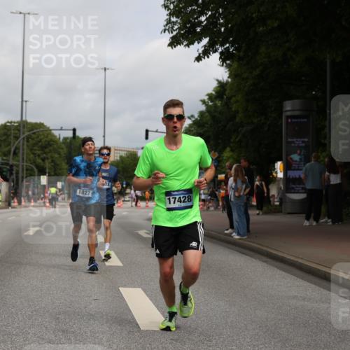 29.06.2025 - hella hamburg halbmarathon Yannick Fuchs http://msf.ph/oto/8169844 29.06.2025 10:24:01 20KM 1827, 2075, 5328, 6090, 8473, 8975, 10351, 10486, 16711, 17213, 17428, 18763, 19142 meine-sportfotos.de