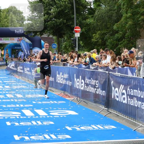29.06.2025 - hella hamburg halbmarathon Zöllner http://msf.ph/oto/8169870 29.06.2025 10:21:06 Ziel 6530, 16120 meine-sportfotos.de