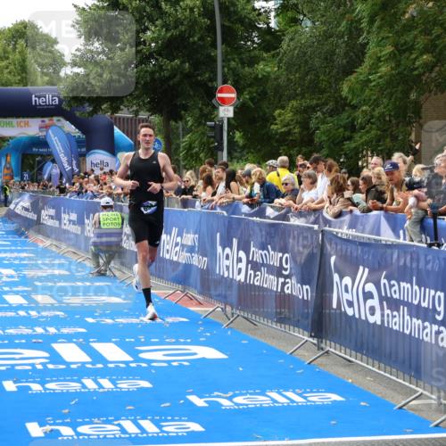 29.06.2025 - hella hamburg halbmarathon Zöllner http://msf.ph/oto/8169881 29.06.2025 10:21:06 Ziel 6530, 16120 meine-sportfotos.de
