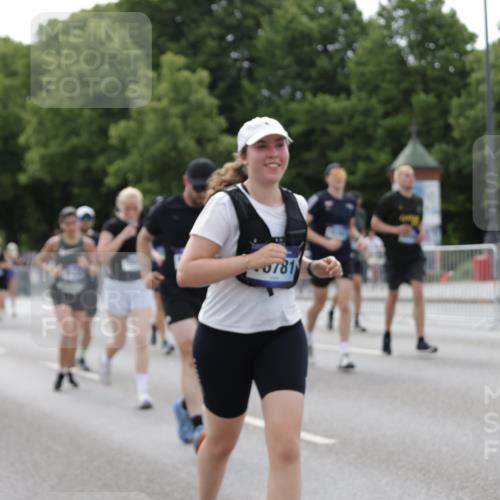 29.06.2025 - hella hamburg halbmarathon Jannik Wohlers http://msf.ph/oto/8169955 29.06.2025 10:21:28 Lombardsbrücke 1158, 1191, 1250, 1294, 1668, 1958, 2172, 2315, 2353, 2529, 3606, 3995, 4046, 4289, 4375, 4376, 5641, 6475, 6676, 6805, 7075, 7162, 7612, 7672, 8715, 8959, 9002, 9062, 9326, 9635, 10019, 10125, 10167, 10210, 10710, 10787, 11424, 11425, 12659, 12894, 13477, 13604, 14055, 14168, 14180, 15104, 15635, 16143, 16762, 16781, 16796, 17903, 17932, 17944, 18439, 19008, 19099 meine-sportfotos.de