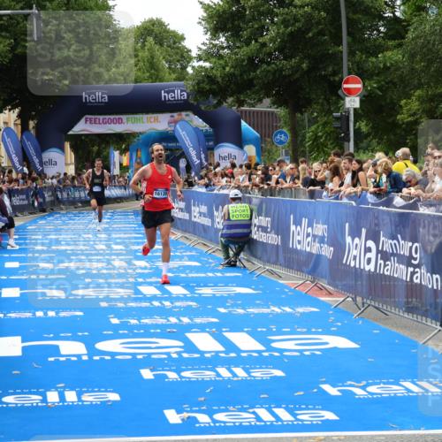 29.06.2025 - hella hamburg halbmarathon Zöllner http://msf.ph/oto/8169968 29.06.2025 10:21:10 Ziel 14717, 16120 meine-sportfotos.de