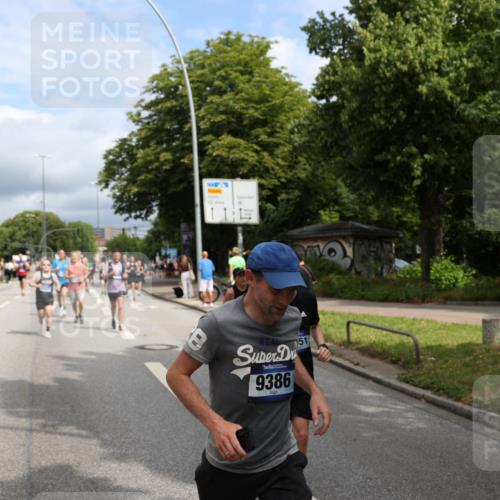 29.06.2025 - hella hamburg halbmarathon Yannick Fuchs http://msf.ph/oto/8169990 29.06.2025 10:41:05 20KM 1070, 1689, 1942, 2222, 2623, 3304, 4091, 4497, 5459, 5472, 6373, 6421, 6978, 7908, 8023, 8142, 8482, 8981, 9232, 9305, 9386, 9497, 9529, 9786, 9794, 10208, 10211, 11077, 11185, 11858, 12651, 12808, 13554, 13698, 13728, 13940, 14045, 14415, 14449, 14541, 14594, 15026, 15611, 15684, 15825, 16081, 16136, 16466, 16475, 17353, 17461, 17669, 17718, 17865 meine-sportfotos.de