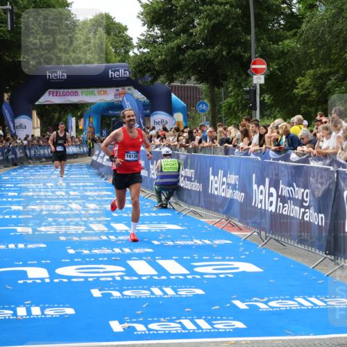 29.06.2025 - hella hamburg halbmarathon Zöllner http://msf.ph/oto/8170001 29.06.2025 10:21:11 Ziel 14717, 16120 meine-sportfotos.de