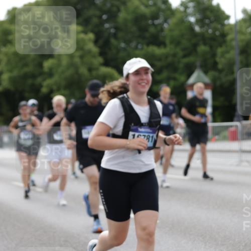 29.06.2025 - hella hamburg halbmarathon Jannik Wohlers http://msf.ph/oto/8170017 29.06.2025 10:21:28 Lombardsbrücke 1158, 1191, 1250, 1294, 1668, 1958, 2172, 2315, 2353, 2529, 3606, 3995, 4046, 4289, 4375, 4376, 5641, 6475, 6676, 6805, 7075, 7162, 7612, 7672, 8715, 8959, 9002, 9062, 9326, 9635, 10019, 10125, 10167, 10210, 10710, 10787, 11424, 11425, 12659, 12894, 13477, 13604, 14055, 14168, 14180, 15104, 15635, 16143, 16762, 16781, 16796, 17903, 17932, 17944, 18439, 19008, 19099 meine-sportfotos.de