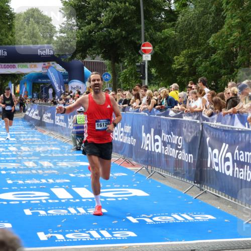 29.06.2025 - hella hamburg halbmarathon Zöllner http://msf.ph/oto/8170027 29.06.2025 10:21:12 Ziel 14717, 16120 meine-sportfotos.de