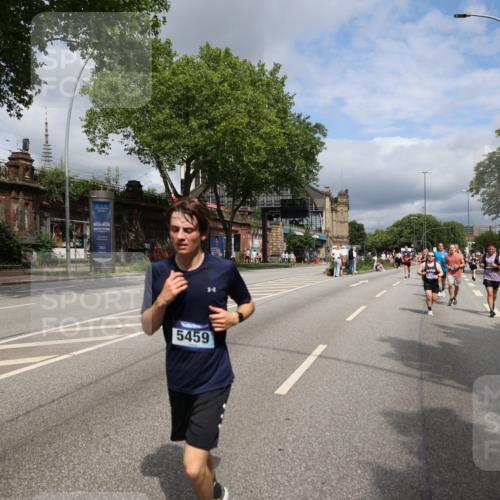 29.06.2025 - hella hamburg halbmarathon Yannick Fuchs http://msf.ph/oto/8170033 29.06.2025 10:41:05 20KM 1070, 1689, 1942, 2222, 2623, 3304, 4091, 4497, 5459, 5472, 6373, 6421, 6978, 7908, 8023, 8142, 8482, 8981, 9232, 9305, 9386, 9497, 9529, 9786, 9794, 10208, 10211, 11077, 11185, 11858, 12651, 12808, 13554, 13698, 13728, 13940, 14045, 14415, 14449, 14541, 14594, 15026, 15611, 15684, 15825, 16081, 16136, 16466, 16475, 17353, 17461, 17669, 17718, 17865 meine-sportfotos.de