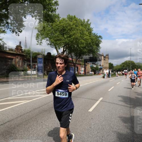 29.06.2025 - hella hamburg halbmarathon Yannick Fuchs http://msf.ph/oto/8170043 29.06.2025 10:41:05 20KM 1070, 1689, 1942, 2222, 2623, 3304, 4091, 4497, 5459, 5472, 6373, 6421, 6978, 7908, 8023, 8142, 8482, 8981, 9232, 9305, 9386, 9497, 9529, 9786, 9794, 10208, 10211, 11077, 11185, 11858, 12651, 12808, 13554, 13698, 13728, 13940, 14045, 14415, 14449, 14541, 14594, 15026, 15611, 15684, 15825, 16081, 16136, 16466, 16475, 17353, 17461, 17669, 17718, 17865 meine-sportfotos.de