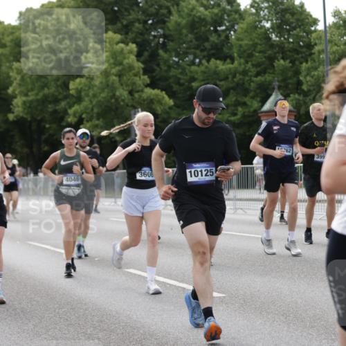29.06.2025 - hella hamburg halbmarathon Jannik Wohlers http://msf.ph/oto/8170053 29.06.2025 10:21:29 Lombardsbrücke 1158, 1191, 1250, 1294, 1668, 1958, 1963, 2172, 2315, 2353, 2529, 2744, 3606, 3995, 4046, 4289, 4375, 4376, 5641, 6475, 6676, 6805, 6881, 7075, 7162, 7672, 8715, 8860, 8959, 9002, 9062, 9326, 9327, 9635, 9807, 10019, 10125, 10167, 10210, 10710, 10787, 11424, 11425, 12894, 13477, 13604, 14055, 14168, 14180, 15104, 15324, 15635, 16143, 16161, 16762, 16781, 16796, 17903, 17932, 17944, 18439, 19008, 19099 meine-sportfotos.de