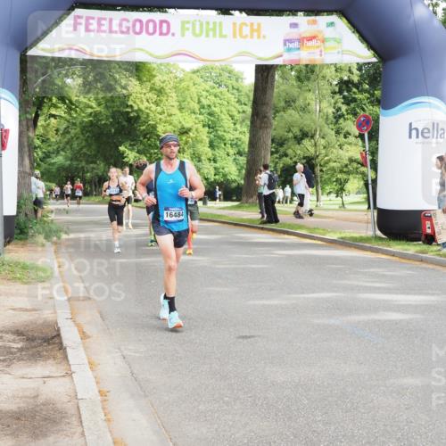 29.06.2025 - hella hamburg halbmarathon MichiJ http://msf.ph/oto/8170067 29.06.2025 10:14:59 Zwischen KM18-KM19 16484, 18695 meine-sportfotos.de