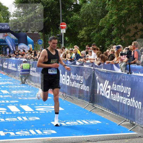 29.06.2025 - hella hamburg halbmarathon Zöllner http://msf.ph/oto/8170070 29.06.2025 10:21:15 Ziel 14717 meine-sportfotos.de