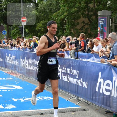 29.06.2025 - hella hamburg halbmarathon Zöllner http://msf.ph/oto/8170085 29.06.2025 10:21:16 Ziel 14717 meine-sportfotos.de