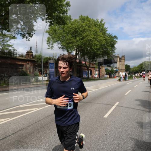 29.06.2025 - hella hamburg halbmarathon Yannick Fuchs http://msf.ph/oto/8170089 29.06.2025 10:41:06 20KM 1070, 1689, 1942, 2222, 2623, 3304, 4091, 4497, 5459, 5472, 6373, 6421, 6978, 7908, 8023, 8142, 8482, 8981, 9232, 9305, 9386, 9497, 9529, 9786, 9794, 10208, 10211, 11077, 11185, 11858, 12651, 12808, 13554, 13698, 13728, 13940, 14045, 14415, 14449, 14482, 14541, 14594, 15026, 15611, 15684, 15714, 15825, 16081, 16136, 16466, 16475, 17353, 17461, 17669, 17718, 17865 meine-sportfotos.de