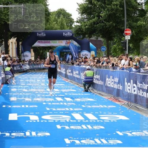 29.06.2025 - hella hamburg halbmarathon Zöllner http://msf.ph/oto/8170090 29.06.2025 10:21:24 Ziel 14933 meine-sportfotos.de