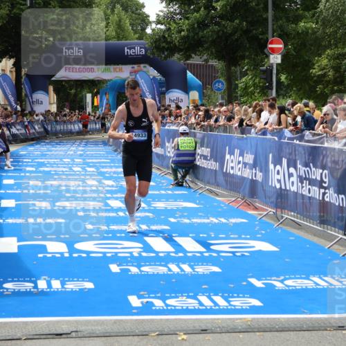29.06.2025 - hella hamburg halbmarathon Zöllner http://msf.ph/oto/8170126 29.06.2025 10:21:26 Ziel 14933 meine-sportfotos.de