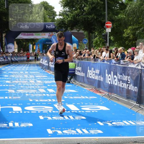 29.06.2025 - hella hamburg halbmarathon Zöllner http://msf.ph/oto/8170144 29.06.2025 10:21:27 Ziel 14933 meine-sportfotos.de